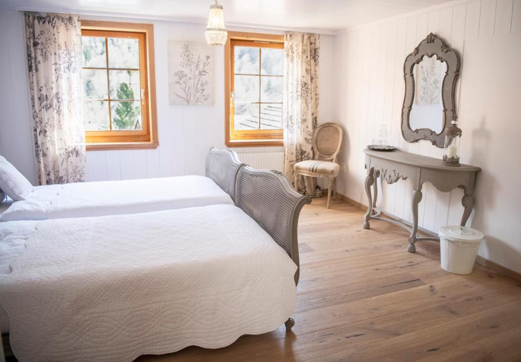 Casa Pasch - Boutique In Cumpadials Bed & Breakfast *